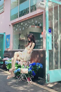 复古店铺清新女主人免抠