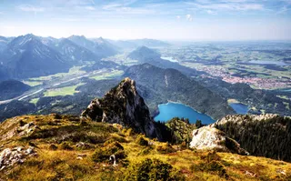 俯瞰清山绿水黄草地免抠
