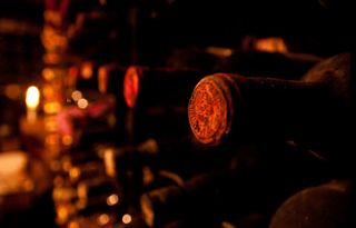 创意合成效果景深红酒免抠