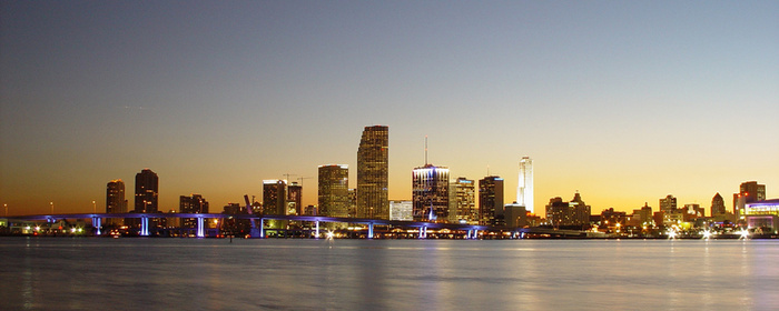 黄昏海边城市夜景背景高清