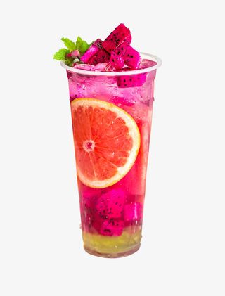 红色的火龙果水果茶免抠