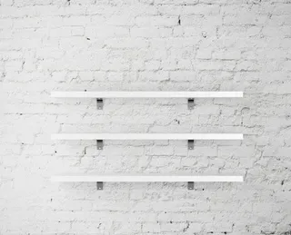 墙壁上的三条木架效果免抠