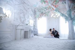 唯美室内婚纱拍照免抠