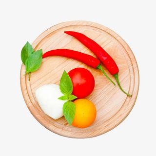木盘上的蔬菜免抠
