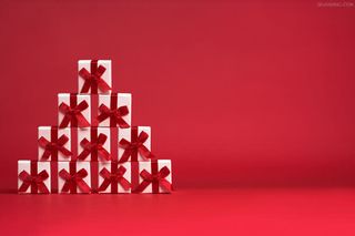 红色背景堆叠礼品盒