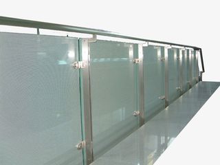 灰色不锈钢玻璃栏杆实物免抠