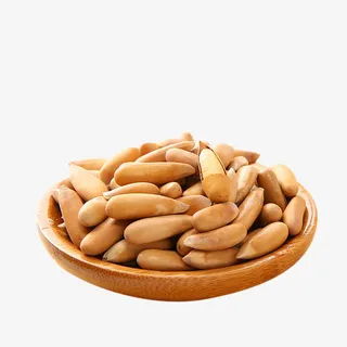 木盘中的巴西松子免抠