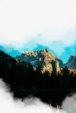 春天绿色山水蓝色天空免抠