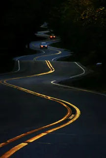 弯曲交错道路汽车免抠