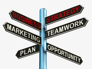 金属风格四岔路口指示牌仰视免抠