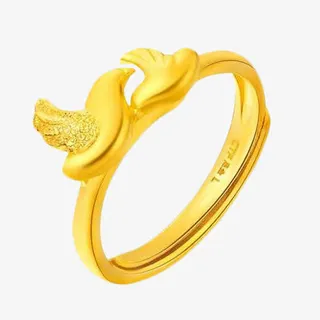 周大福比翼双飞喜鹊黄金戒指免抠