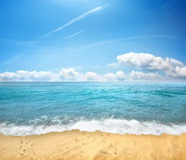 冲击海滩的海浪海报背景免抠 冲击海滩的海浪海报背景免抠