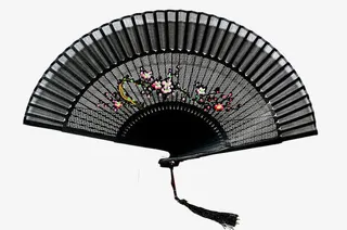 带吊坠黑色扇子免抠素材免抠
