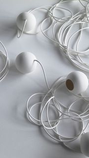 白色简约吊灯H5背景高清