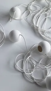 白色简约吊灯H5背景高清 白色简约吊灯H5背景高清