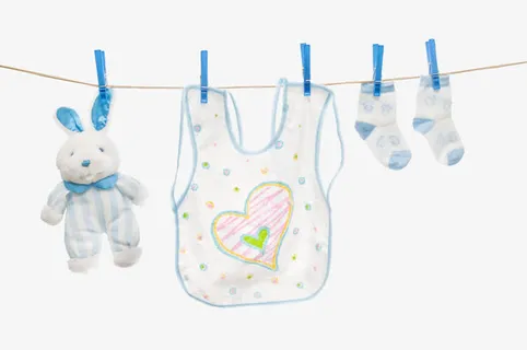 夹着宝宝衣服的衣夹免抠