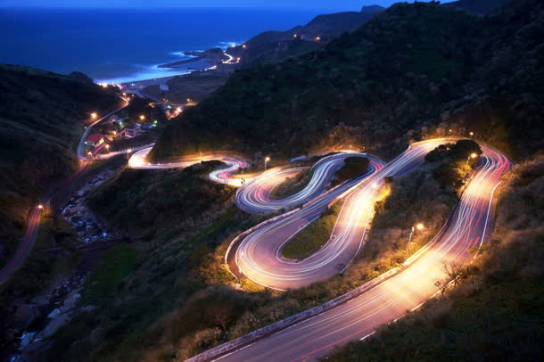 漂亮的盘山公路夜景免抠