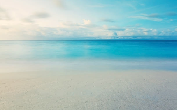 浅蓝海水沙滩海报背景