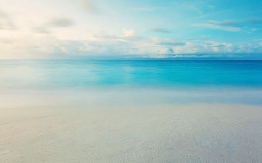 浅蓝海水沙滩海报背景