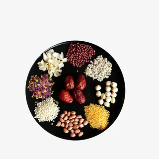 盘子里的腊八粥食材免抠