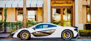 繁华都市场景室外豪华跑车高清摄影免抠