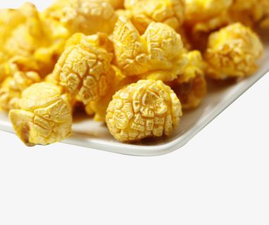 盘子里的蜂蜜球形爆米花免抠