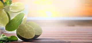 柠檬水杯背景图高清