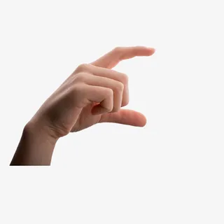 健康肤色的手拿着东西免抠