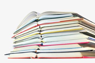 一堆翻开堆叠的一叠书实物免抠