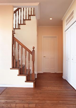 简约温馨家居实木楼梯图片高清