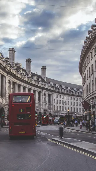 欧洲城市街道H5背景高清