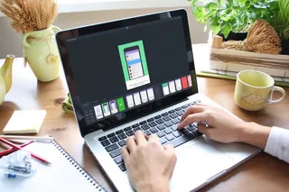 工作打电脑的男人海报背景