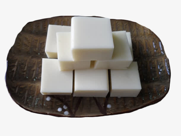 椰壳盘里的方形奶冻免抠