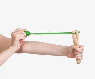 拉伸弹弓准备发射免抠