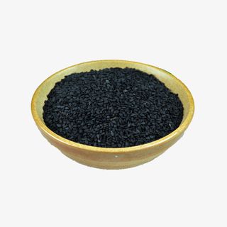 一碟精致的黑色芝麻免抠