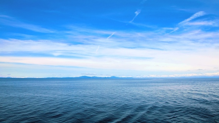 大海和天空连成一条线高清