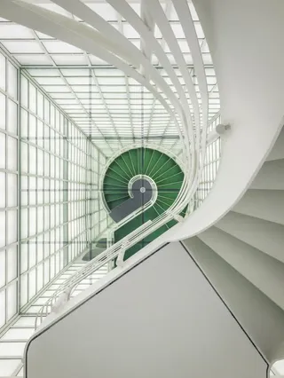 螺旋楼梯白色支架免抠