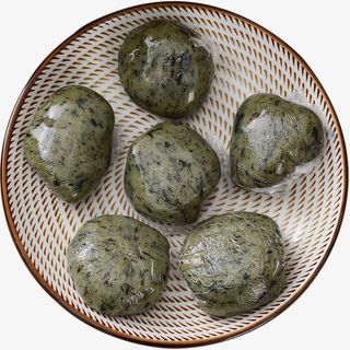 一盘艾草豆沙青团免抠
