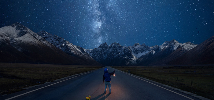 夜晚儿童公路背景图高清