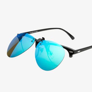 天蓝色太阳镜免抠