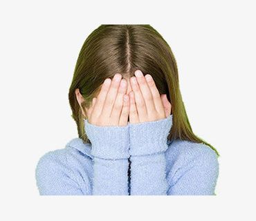 捂着脸生气难过的女生免抠