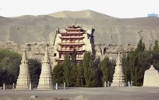 著名景点敦煌莫高窟免抠