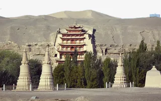 著名景点敦煌莫高窟免抠