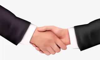 穿着黑色西装的商务人士握手免抠