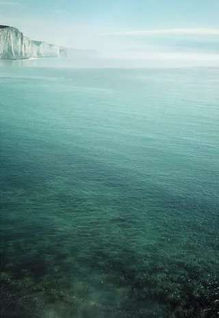 蓝色天空青色海面岛屿高清免抠