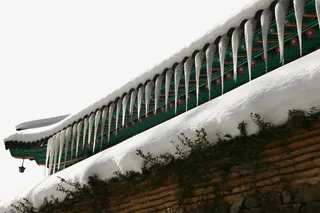 手绘冬日美景建筑屋檐免抠