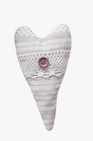 漂亮扣子装饰桃心抱枕免抠