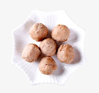 白色盘里的牛肉丸免抠