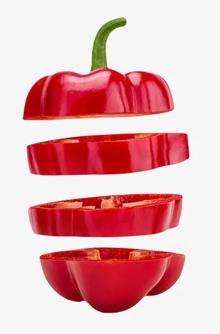 红色美味切开分离的红灯笼椒实物免抠