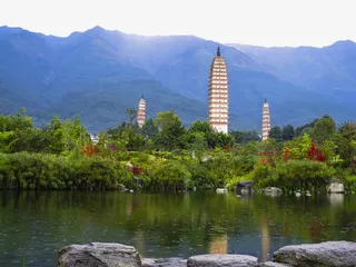 大力三塔倒影美景免抠